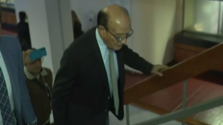 Sin contestar preguntas, así llegó Oscar González al segundo día del juicio en su contra