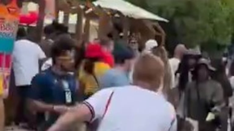 Trompadas entre un hincha de Talleres y un inglés