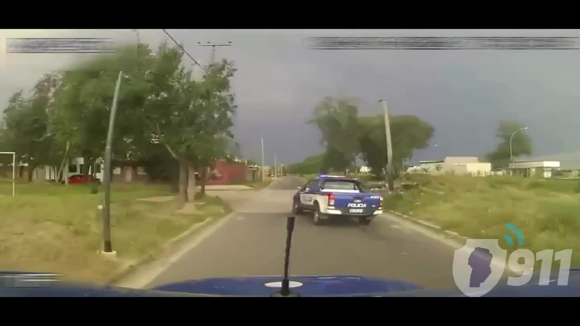 Escapaban de la Policía y chocaron contra una casa