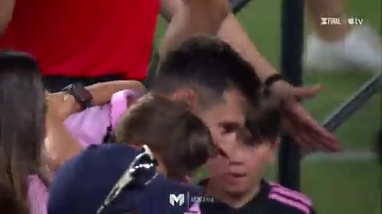 Messi y Antonela festejaron con un beso