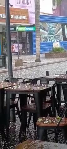 El granizo sorprendió a los turistas en Carlos Paz