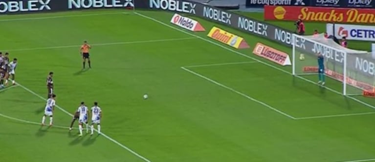 El penal de Platense que puso en desventaja a Talleres