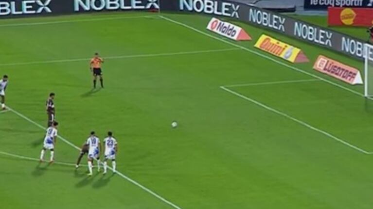 El penal de Platense que puso en desventaja a Talleres