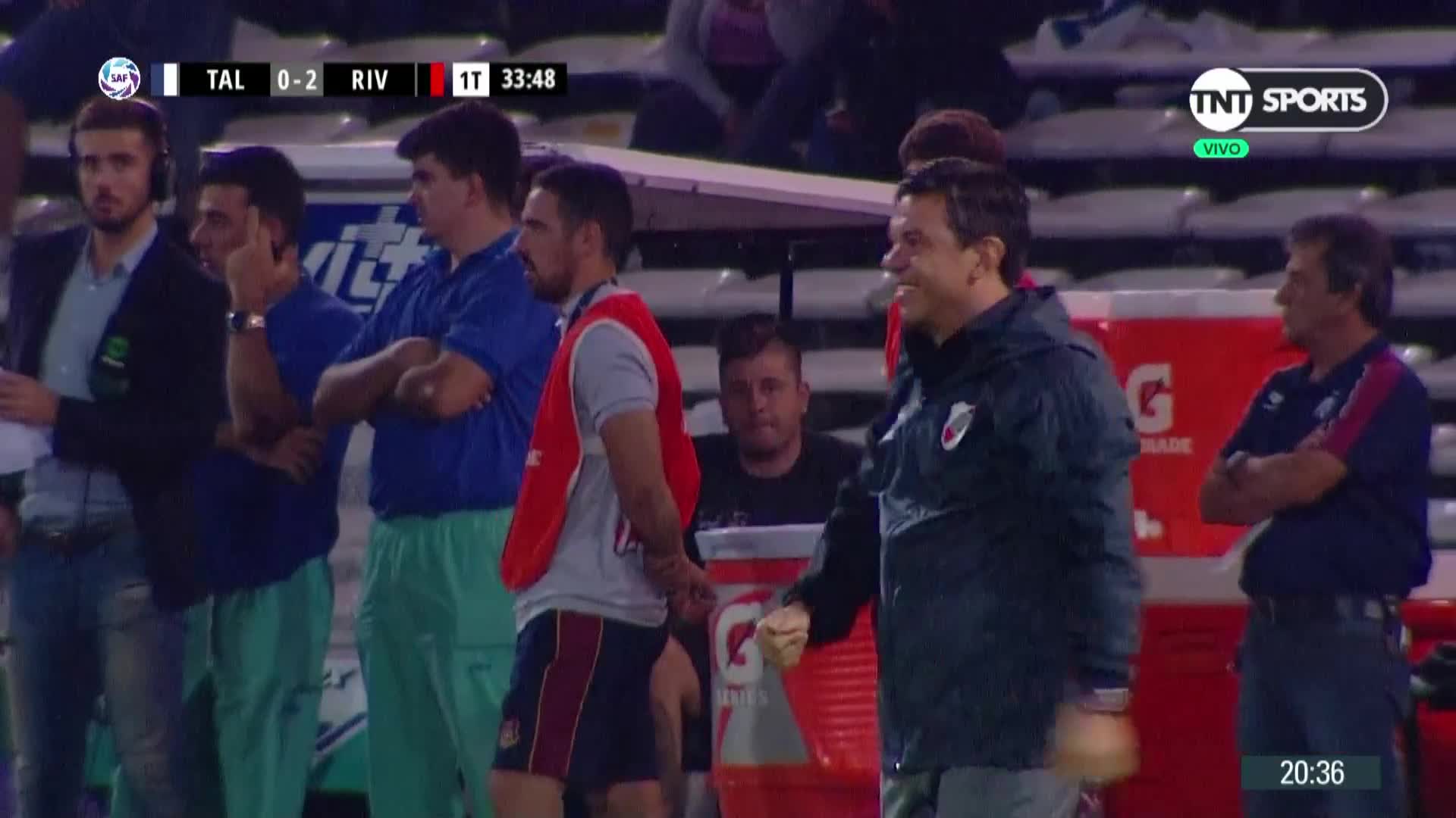 Golazo de Fernández y 2-0 de River a Talleres