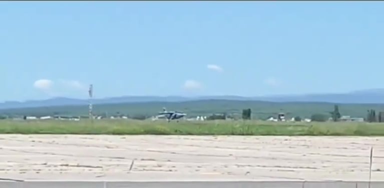 Avión militar aterrizó de emergencia en Córdoba