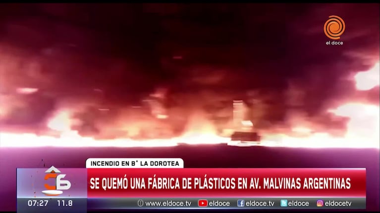 Se incendió una fábrica de plásticos en barrio La Dorotea