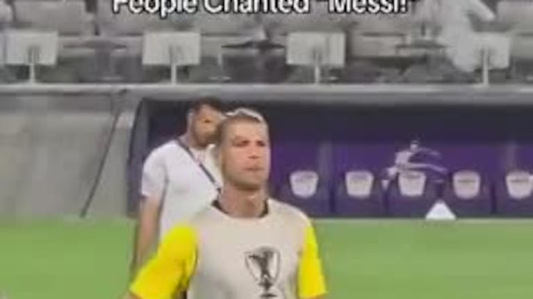 El grosero gesto de Cristiano Ronaldo al escuchar cánticos para Messi