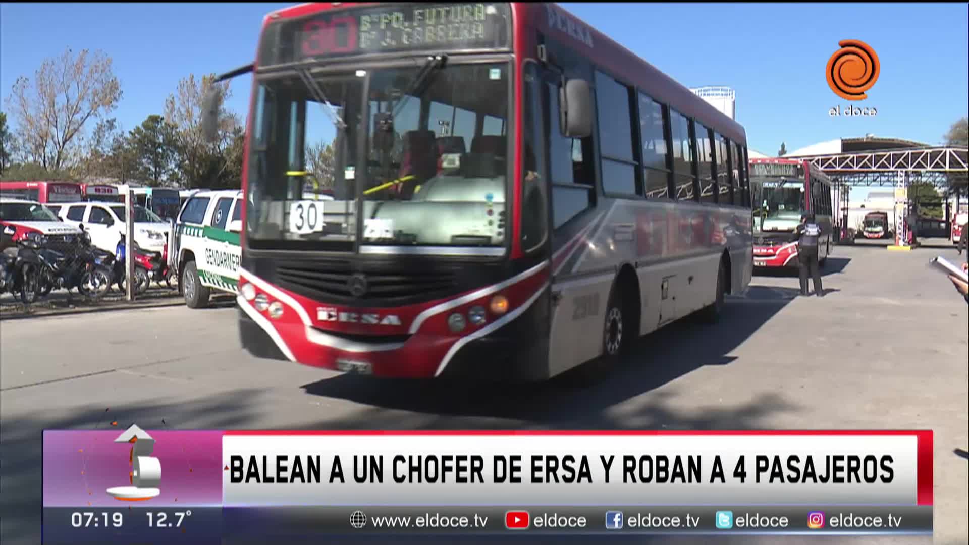 Asaltaron a un colectivo y le dispararon al chofer