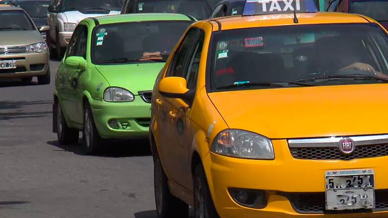 Sortearán 600 chapas de taxis y 1500 de remises: la mitad, para mujeres