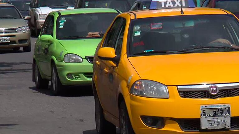 Sortearán 600 chapas de taxis y 1500 de remises: la mitad, para mujeres
