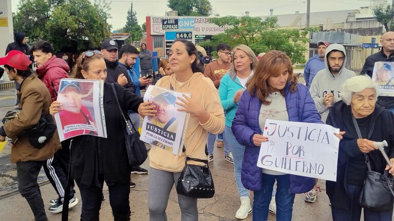 El reclamo de la esposa de Guillermo Bustamante tras la detención de los 5 policías: “Fueron más de 11″