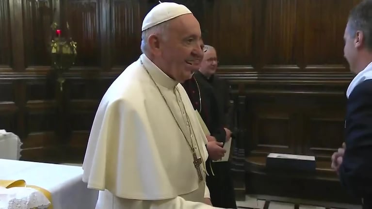 El Papa se negó a que le besaran su anillo