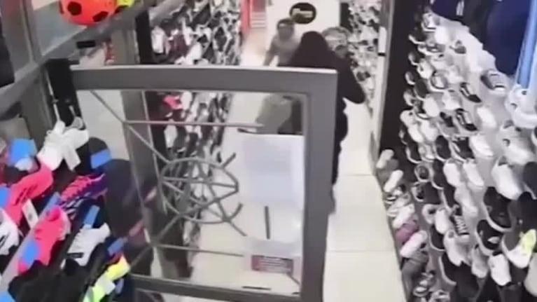 Ladrones golpearon a una embarazada de ocho meses para robarle en su local