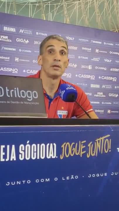 Vojvoda estalló ante los periodistas en conferencia de prensa