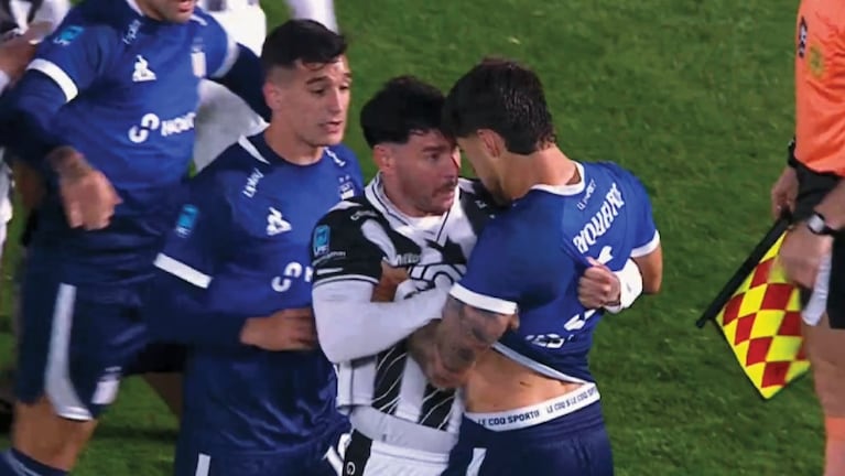 El encontronazo que terminó en las expulsiones de Riquelme y Franco en Talleres ante Gimnasia en Mendoza
