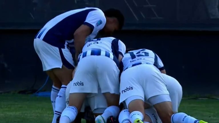 Gol y alocado festejo de Cáceres y el 2 a 0 de Talleres sobre Riestra