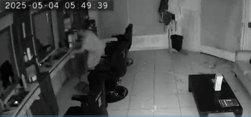 Impunidad total: robó en una peluquería mientras sonaba la alarma