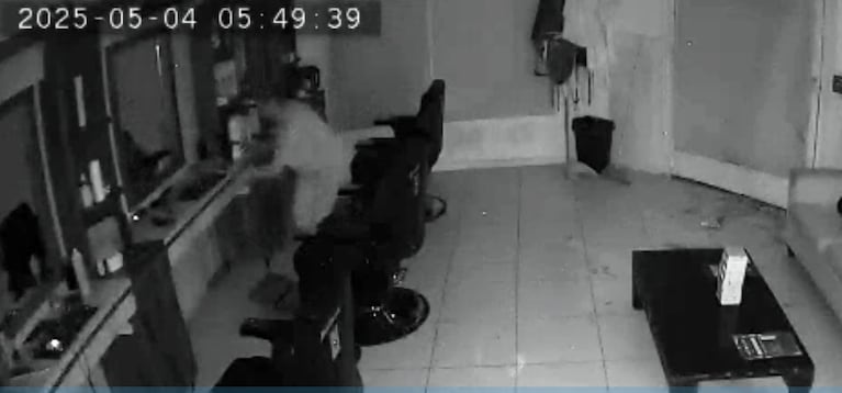 Impunidad total: robó en una peluquería mientras sonaba la alarma
