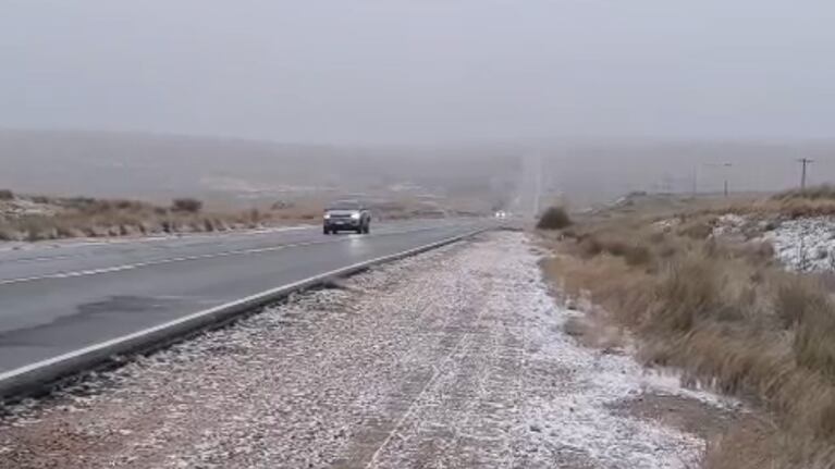 Martes helado: así fue la primera nieve del año desde el Camino de las Altas Cumbres