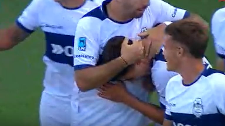 El gol de Barros Schelotto para el 1-0 de Gimnasia a Belgrano