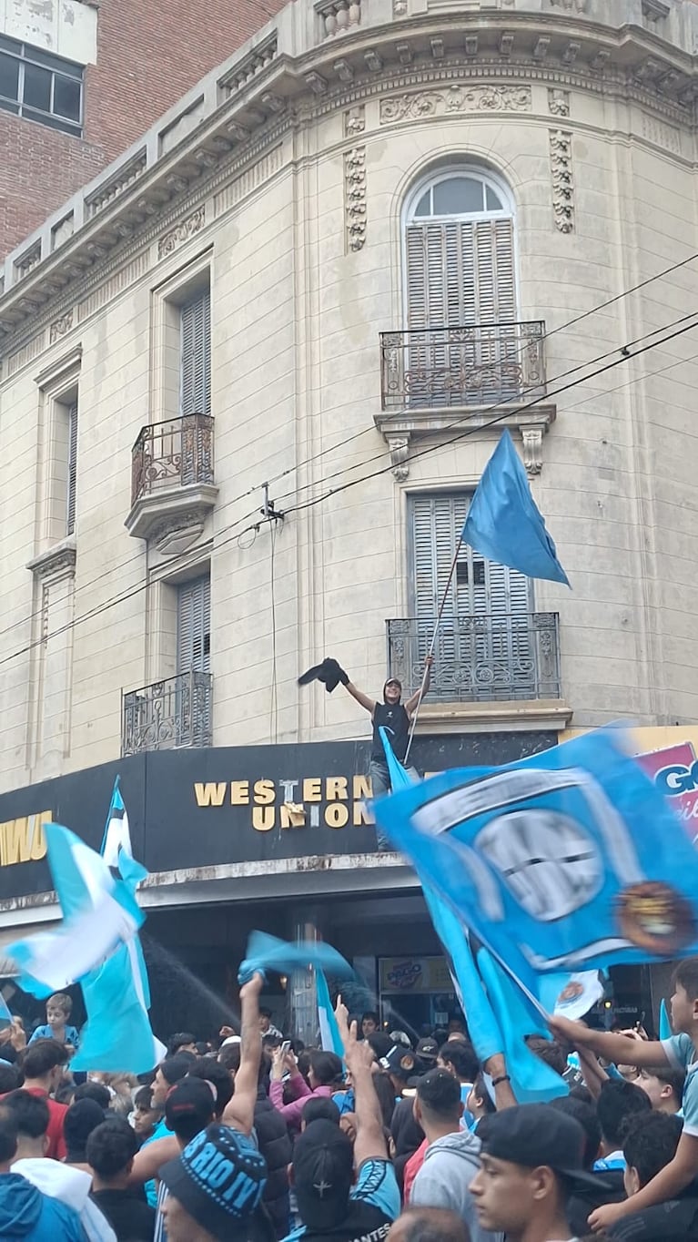 Estudiantes de Río Cuarto desató una fiesta histórica en las calles de la ciudad
