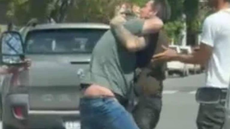 Salvaje pelea en plena avenida Bulnes