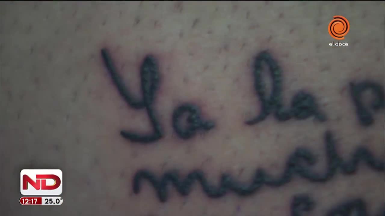 Se tatuó la carta de La Mona