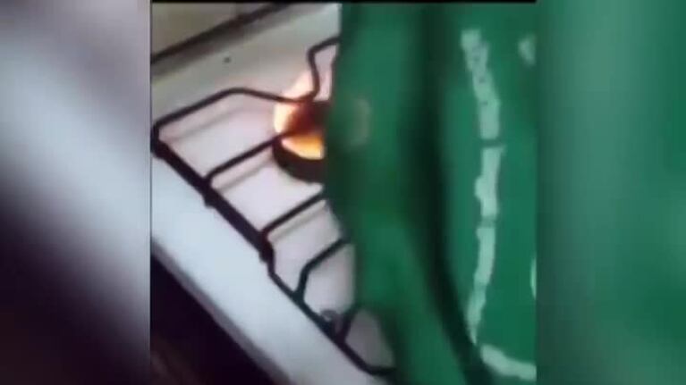 Aborto legal: prendió fuego el pañuelo verde de su hija