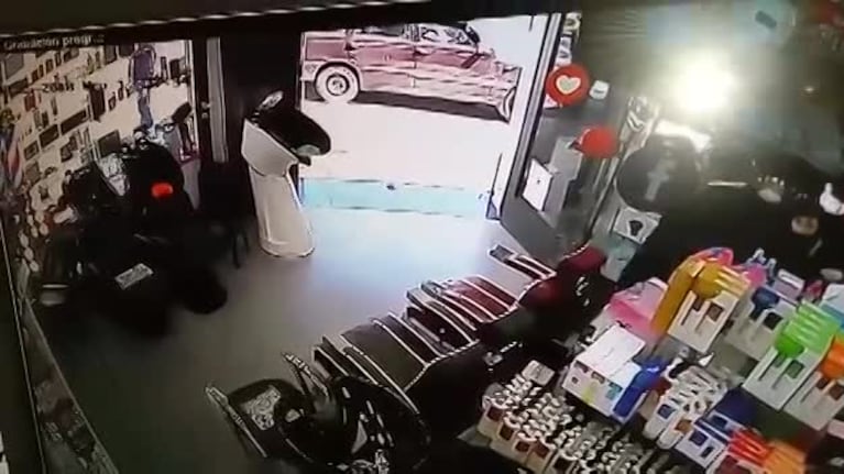 Violenta pelea en la puerta de una peluquería del centro