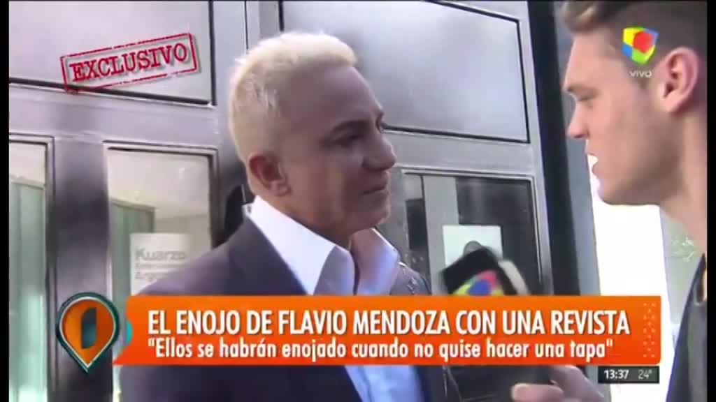 El beso entre Flavio Mendoza y un periodista