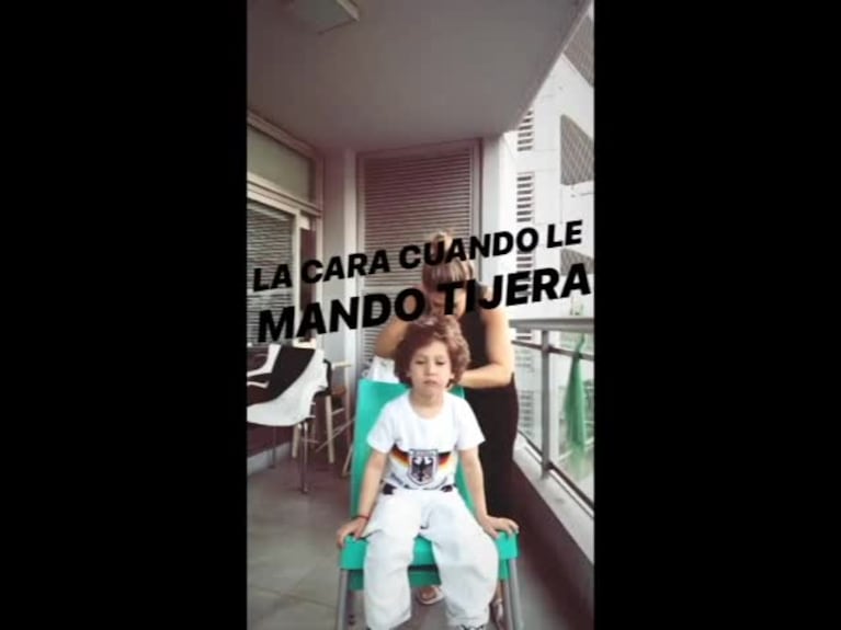 Jimena Barón y su hijo jugaron a la peluquería