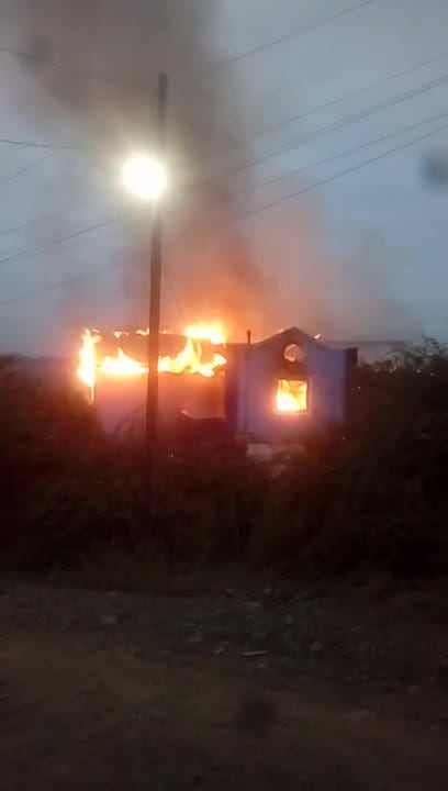 Impresionante incendio en una casa de Mendiolaza