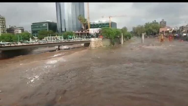La lluvia dejó calles inundadas