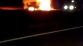 Se incendió un camión con autos cero kilómetro en Mendoza