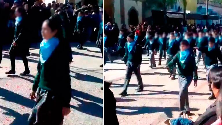 Alumnos de una escuela católica marcharon con pañuelos celestes