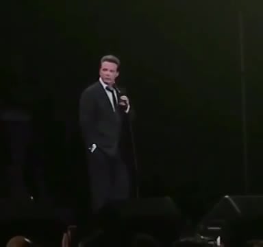 Luis Miguel no pudo contener las lágrimas en medio de un recital