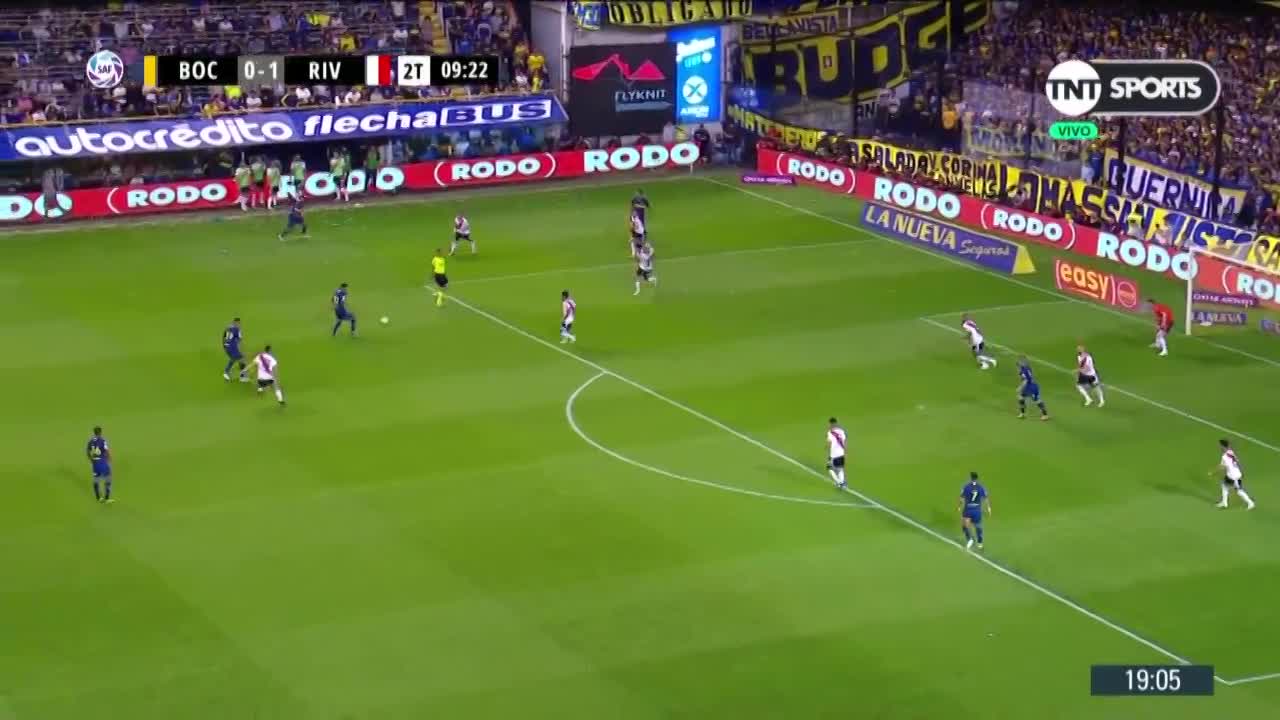 La bronca y el gesto de Pavón, que reclamó penal