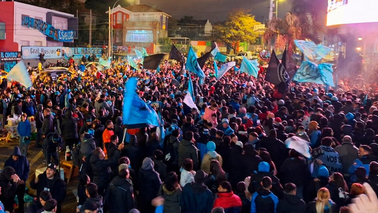 El banderazo de Belgrano en la previa del partido ante Paranaense por Sudamericana