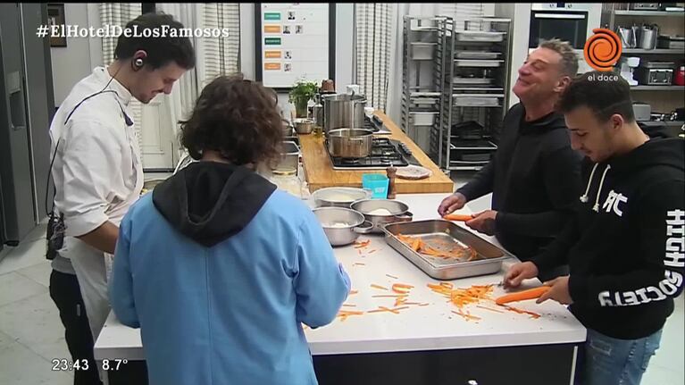 El "Turco" García divirtió a todos en la cocina del Hotel