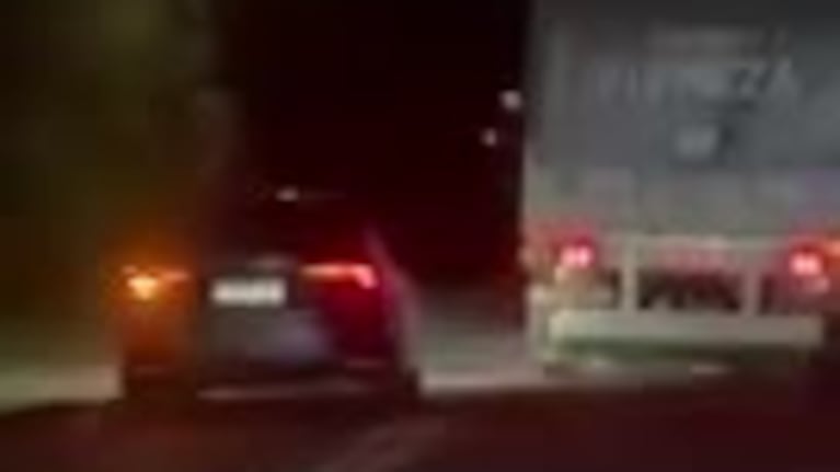 Peligrosa maniobra en una ruta de Córdoba