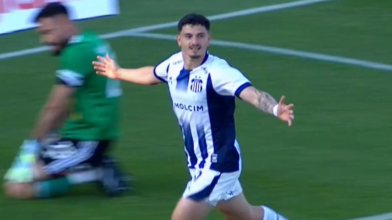 Misil y golazo al ángulo del Canario Álvarez para el 3 a 0 de Talleres sobre Riestra