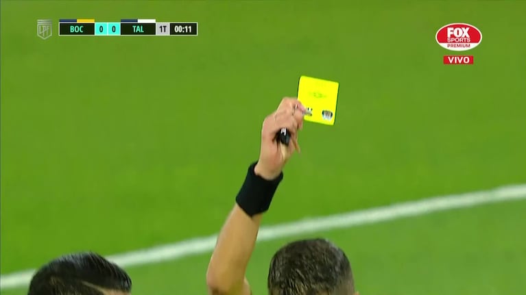 La patada de Tevez a Pochettino
