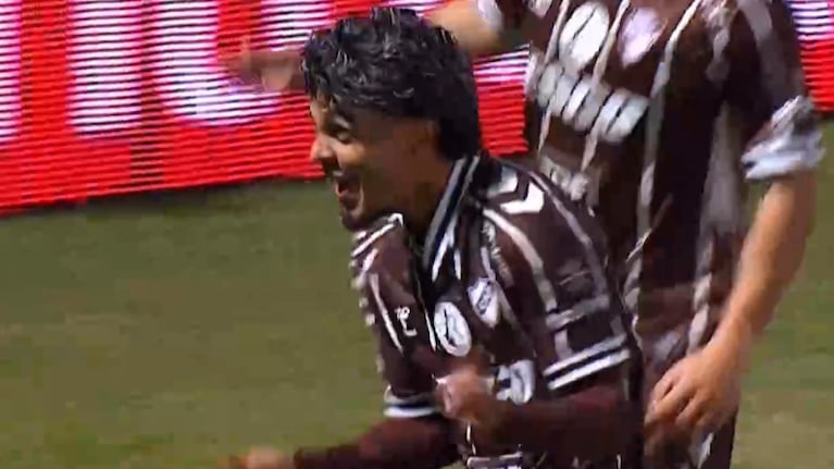 El gol de pirueta de Ronaldo Martínez y el 2 a 1 de Platense ante Talleres