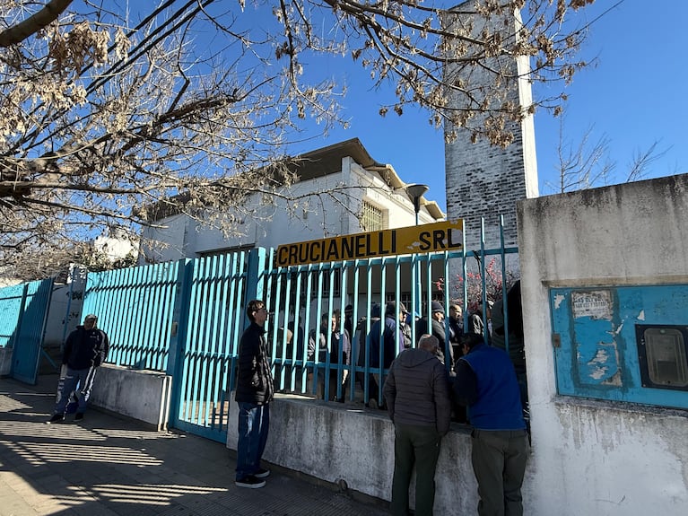 Una autopartista de Córdoba cerró sin aviso y los empleados quedaron en la calle