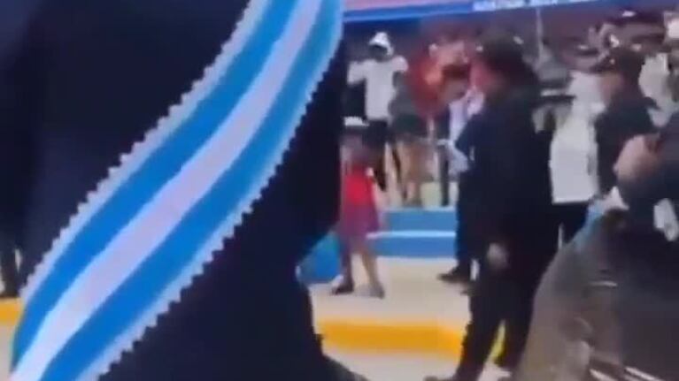 Un alcalde peruano maltrató a un cóndor andino