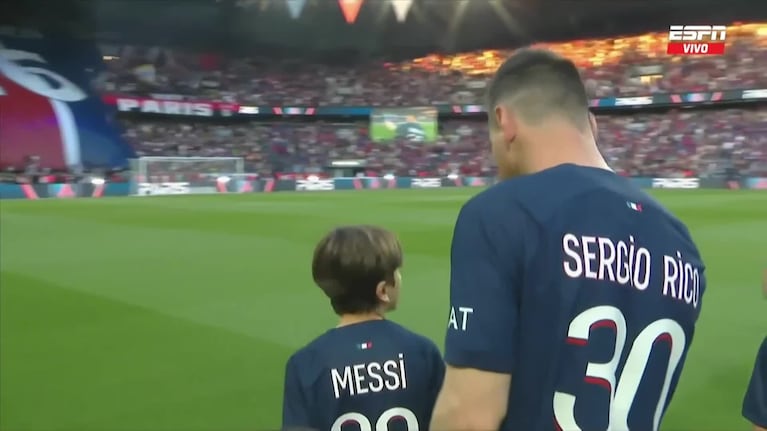 Messi junto a sus hijos en su despedida de PSG