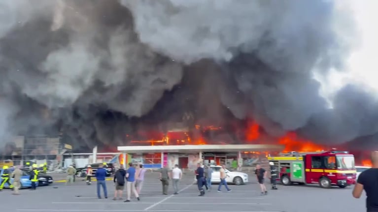 Rusia bombardeó un shopping de Ucrania