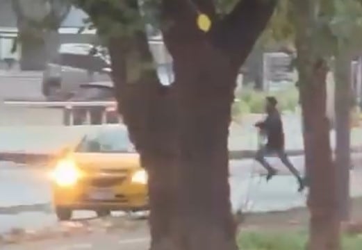 Reventaron el vidrio de un auto en un semáforo y huyeron a la "esquina desamparada"