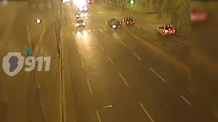 Chocó contra un "lavarropas" en avenida Colón y una mujer fue internada
