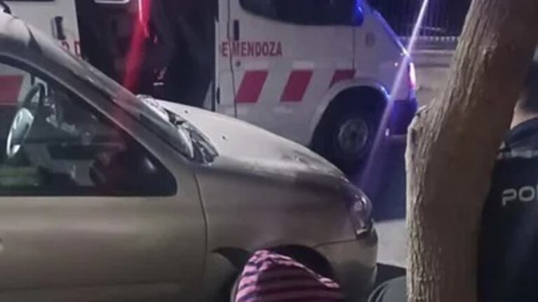 Intentaban robar ruedas pero se les cayó el guardabarros encima y quedaron detenidos